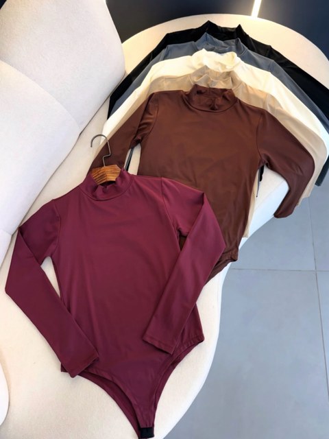Body manga longa com gola