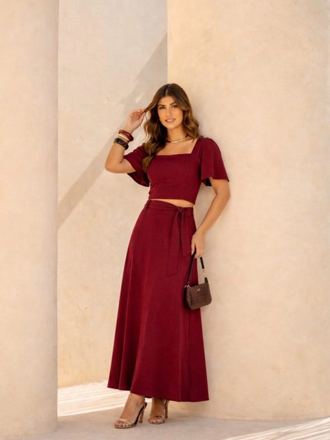 Conjunto Feminino Saia e Cropped Elegante