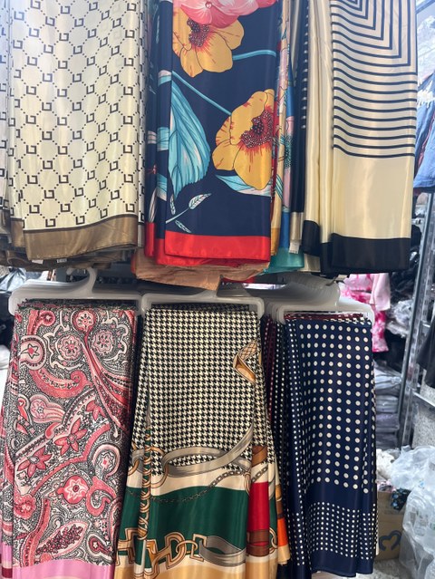 Lenço de seda 90*90