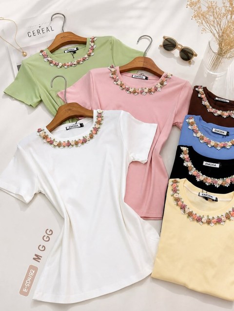 T shirt algodão com flor