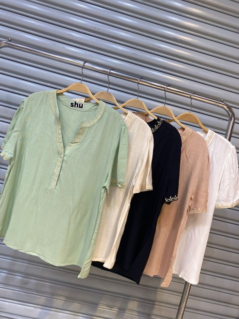 blusa com bordado manga curta shu loja