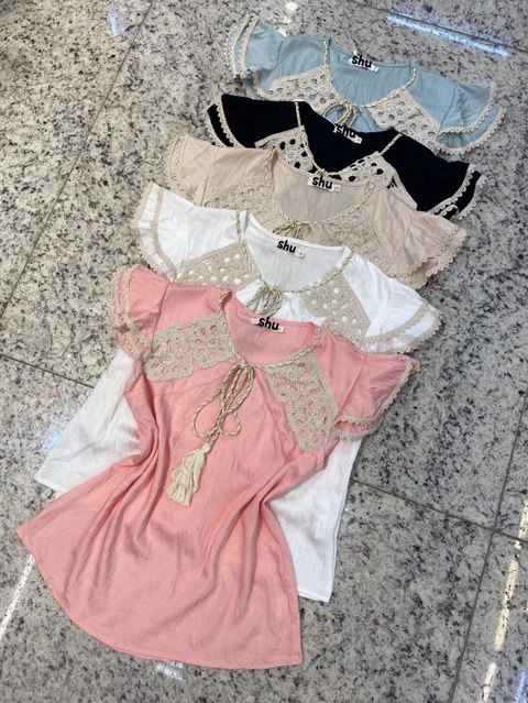 blusa com bordado manga babado manga curta shu loja