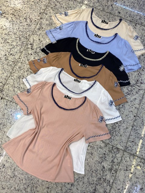 blusa com elastano manga curta com bordado shu loja