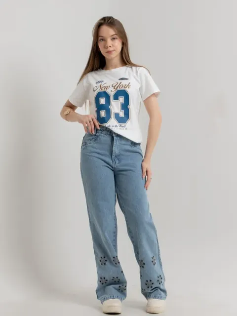 Calça jeans juvenil com detalhes na barra