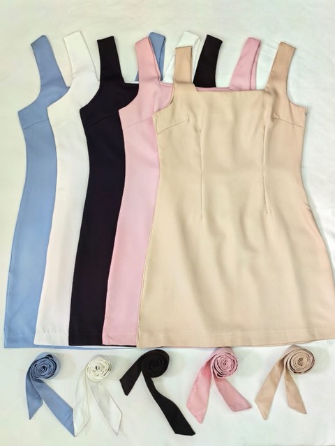 Vestido feminino de alfaiataria curto