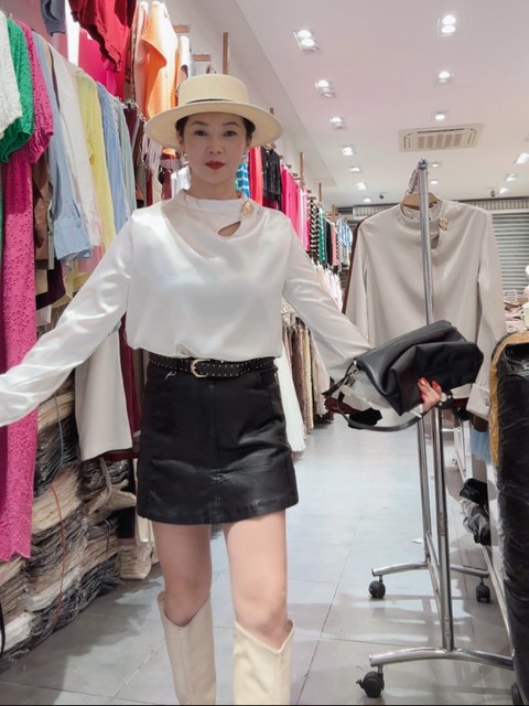 Blusa manga longa com Acessórios