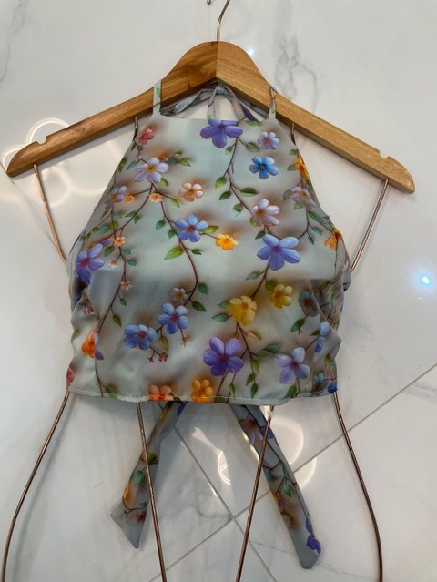 Top11, cropped novo liso com bojo estampado com amarração.
