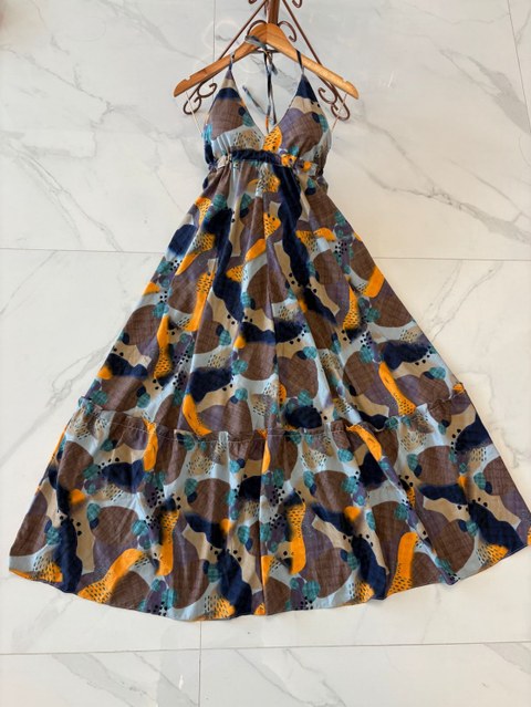 V1317: vestido longo novo, com bojo 3D, costa nua.