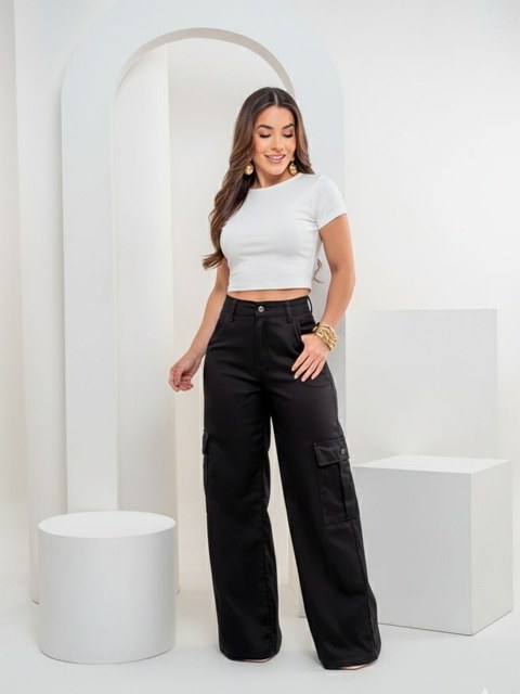 Calça Pantalona Cargo em Brim com lycra