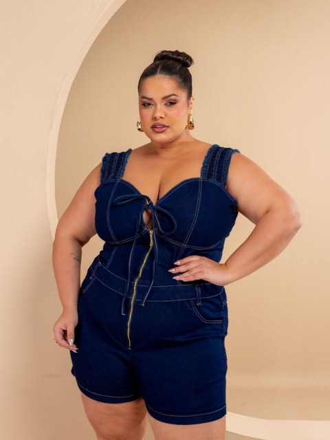 Macaquinho Plus Size Jeans com lycra jeans premium
