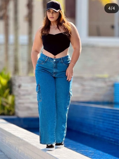 Calça jeans wide leg cargo plus size feminina