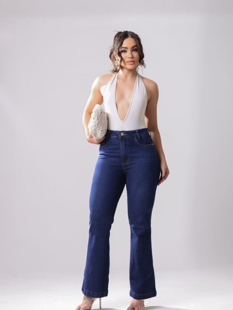Calça jeans flare com Lycra feminina