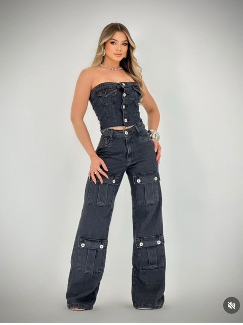Calça jeans wide leg cargo feminina