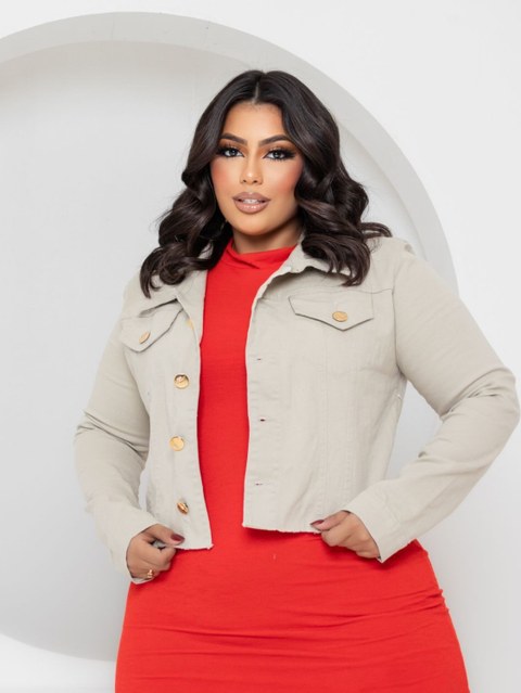 Jaquetinha jeans color com elastano e desfiado na barra , Tam G veste 44/46 e o tamanho GG veste 48/50