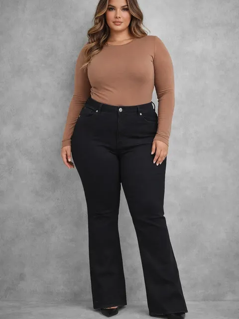 Calça jeans Flaer preta Plus size com elastano