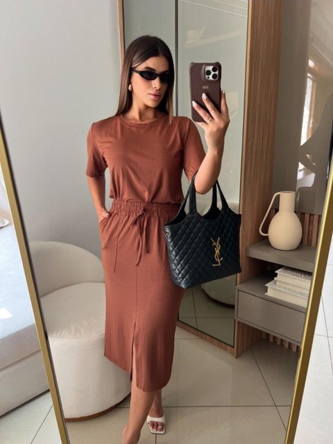 Conjunto de saia e blusa em viscolycra.