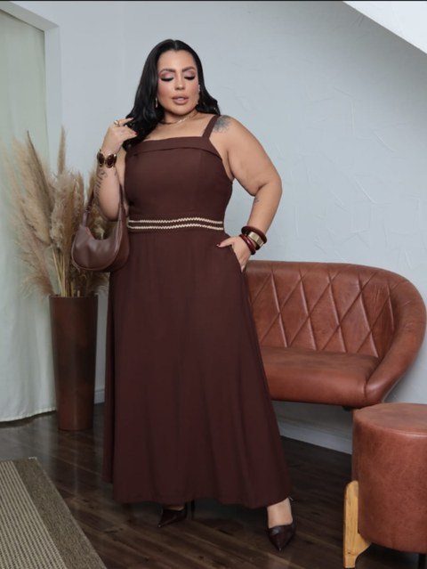 Vestido longo com alças regáveis no Plus size