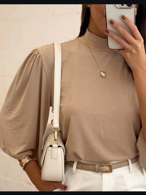 Blusa manga flare gola alta
