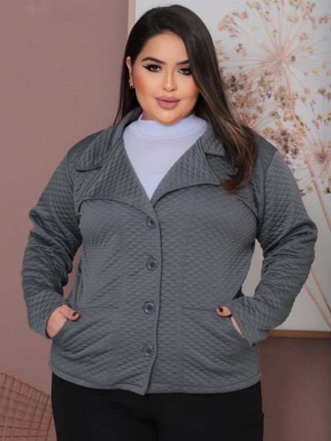 Jaqueta básica no tecido matelassê Plus size