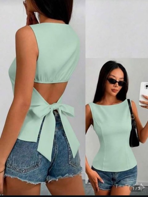 Blusa com detalhe nas costas