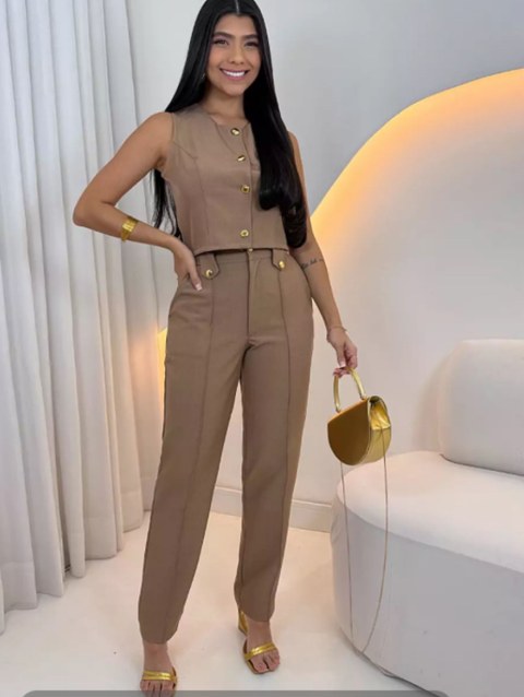 Conjunto Letícia calça reta e colete com botões dourado