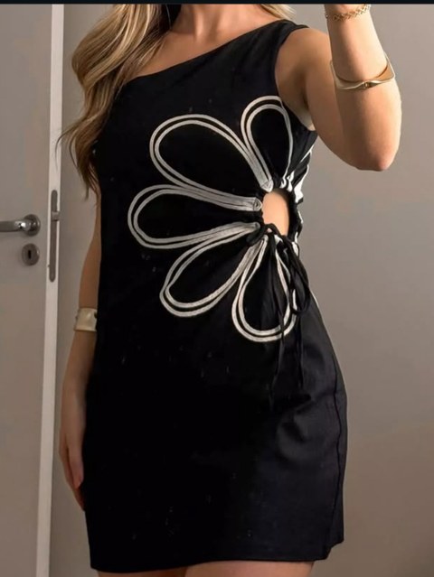 Vestido curto de um ombro