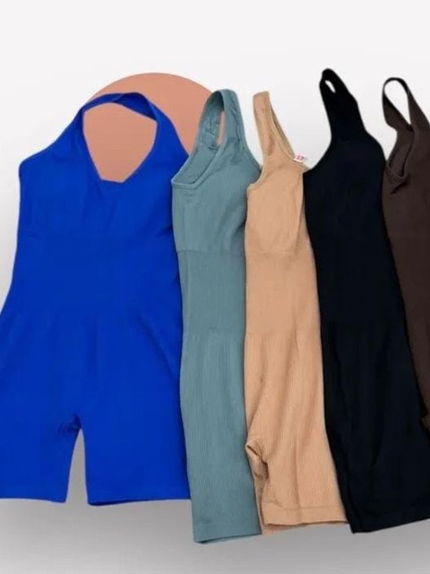 Macacão canelado frente única