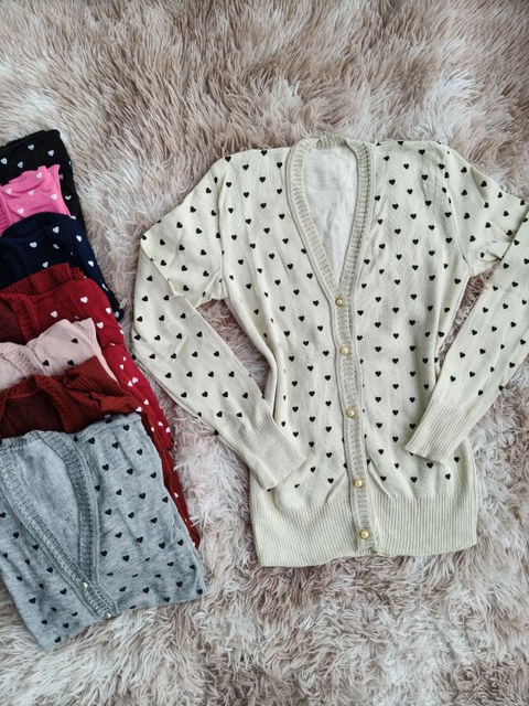 Casaco trico feminina com botão detalhe de coração