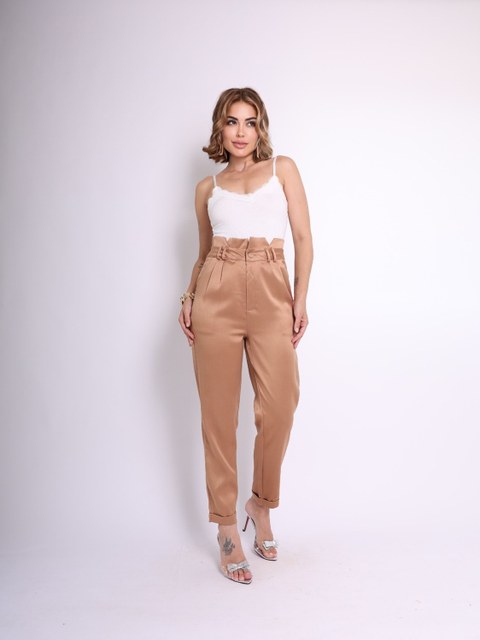 Calça Detalhe em Recortes na Cintura Barra Italiana 223