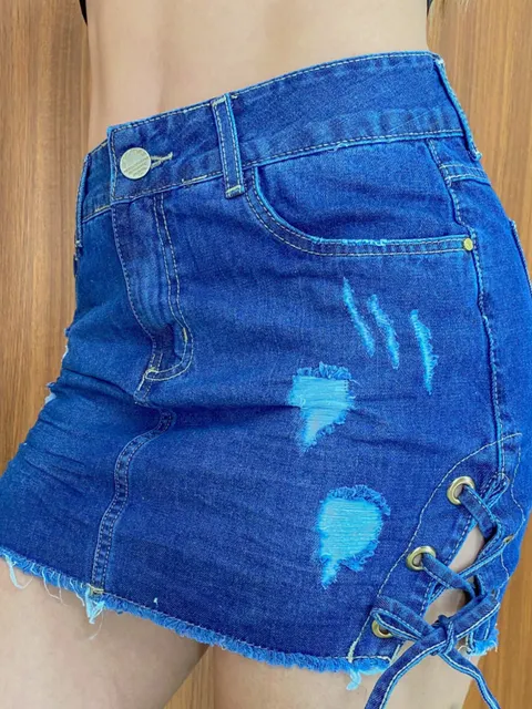 Saia Feminina Curta Jeans detalhe ilhos e cordão