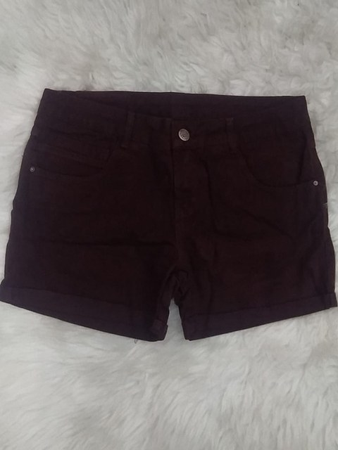 Short Feminino Jeans cor Vinho detalhe no bolso traseiro