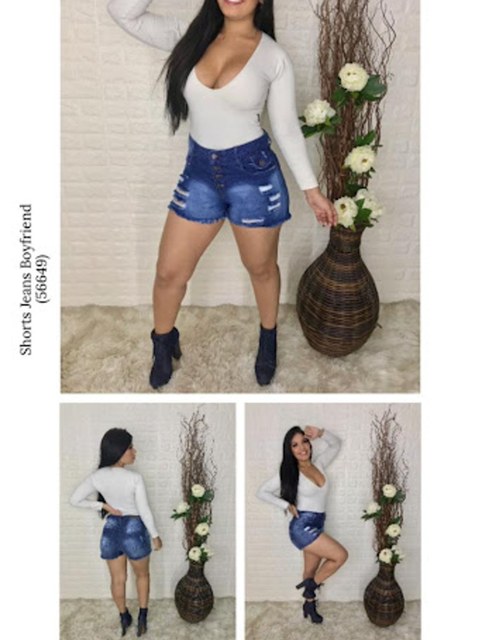 Short Feminino Jeans com botões e puidos
