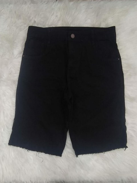 Bermuda Feminina Jeans cor Preta barra desfiada