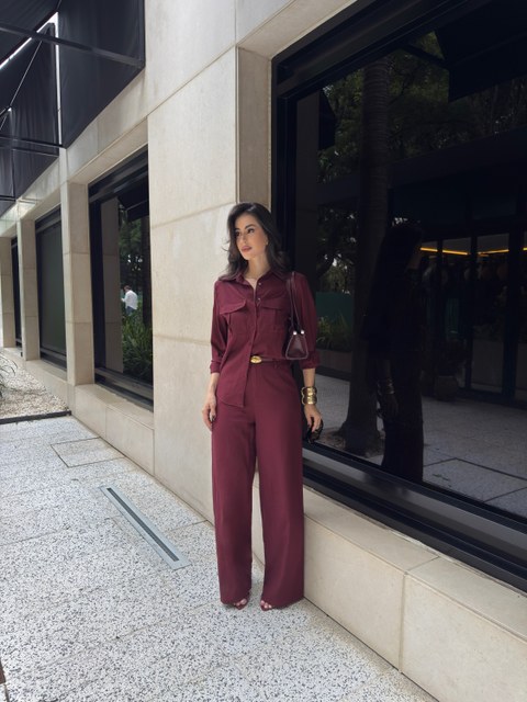 Conjunto feminina camisa com calça e cinto