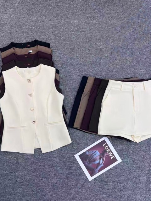 Conjunto feminina colete com short alfaiataria
