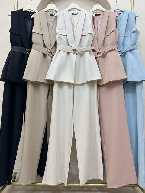 Conjunto colete com calça pantalona com cinto feminino