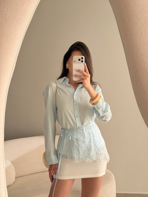 Camisa com lenço feminina