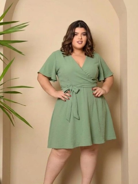 Vestido curto com cinto do mesmo tecido