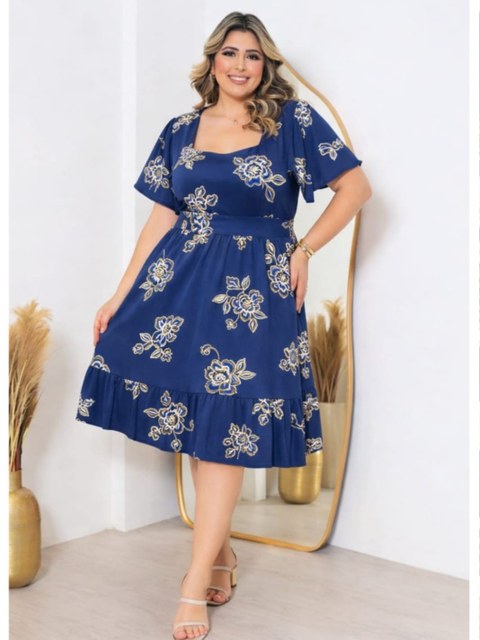 Vestido decote quadrado plus