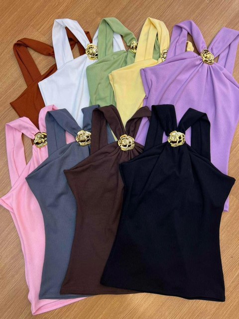 Blusa básica Ribana com detalhe flor