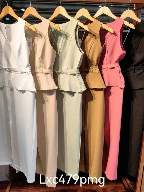 Conjunto Alfaiataria saia com fenda e regata