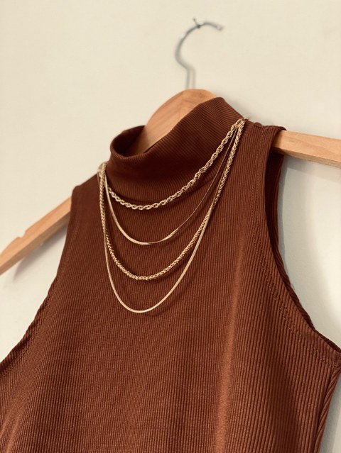 Blusa cropped gola alta femenina