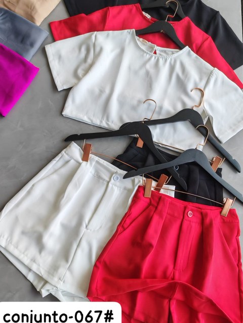 Conjunto alfaiataria croped com short saia