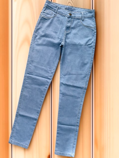 Calca jeans feminina clara jeans com lycra skinny