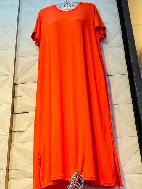 Vestido medi gola redonda manga curta