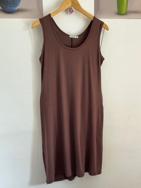 Vestido regada liso gola U
