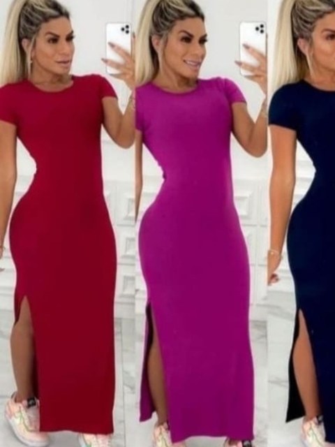 Vestido longo aberto na lateral