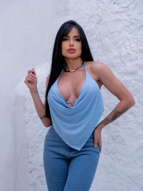 Cropped Lúcia com decote detalhe em argola