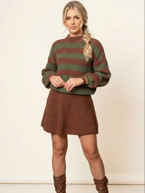 Conjunto listrado saia evasê tricô mousse.