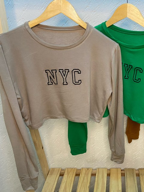 Casaco cropped moletinho bordado